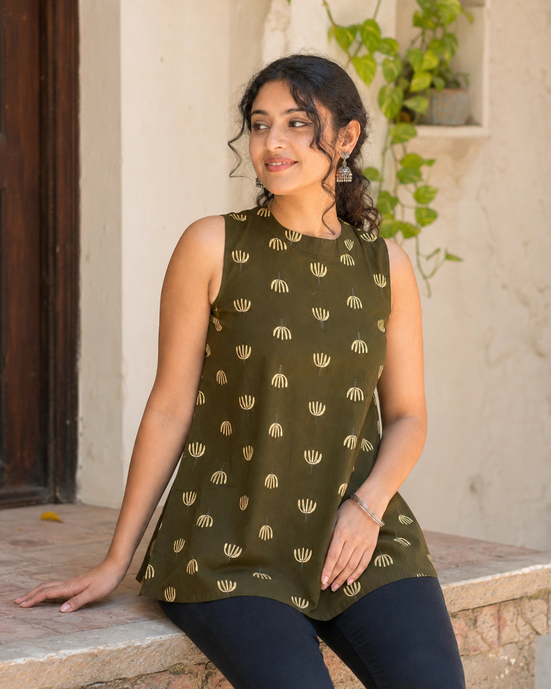 Harita Lotus Sleeveless Kurti
