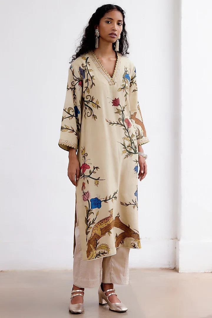 Off White Kalamkari Cotton Kurti Set with Floral & Wildlife Motifs